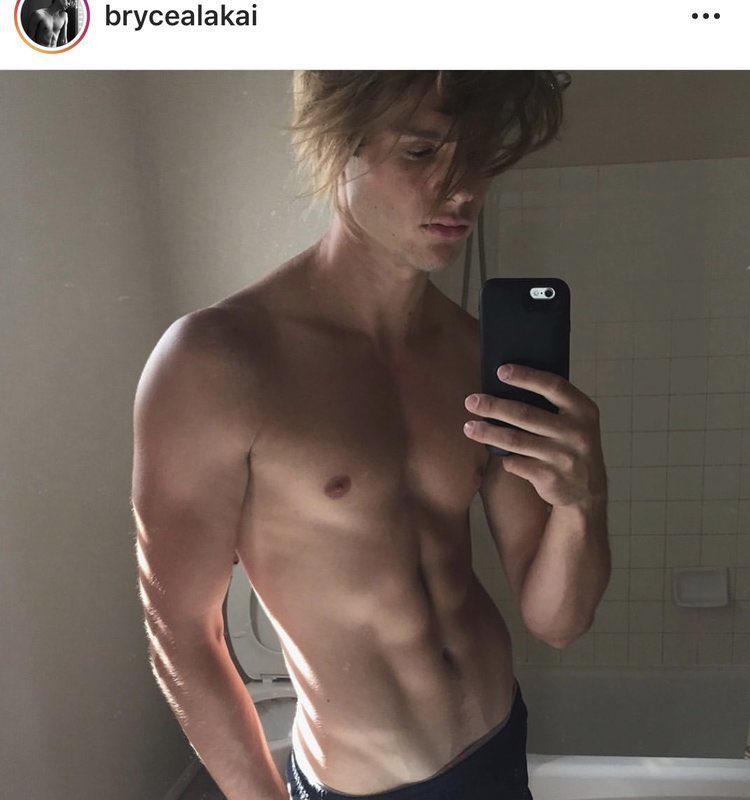sansprejuges's tweet photo. @Yasmin939050558 @sleepyniche erm he had shoots where he lit had his bush out like 😭 but aside from being a whore i think he genuinely likes being active whatever activity/sport that is… he’s pretty good at billiards https://t.co/S01yCh99sx