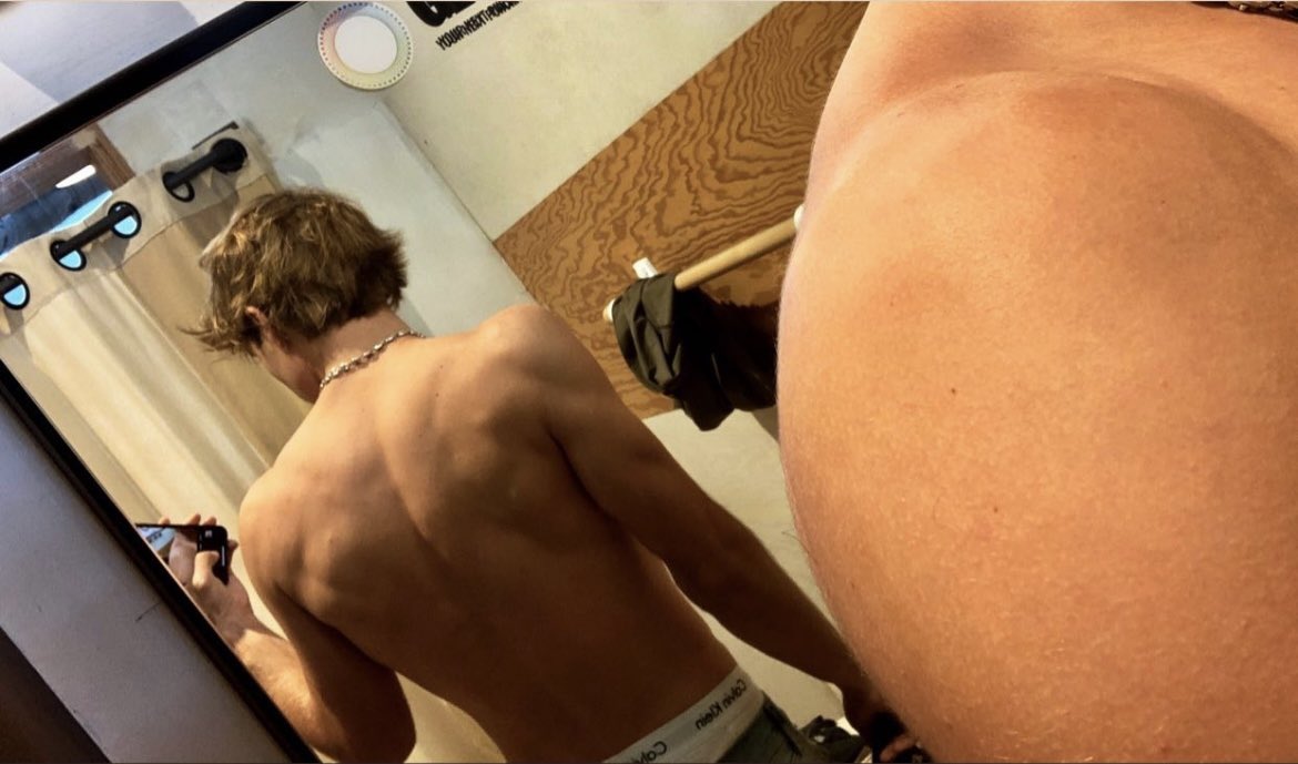 sansprejuges's tweet photo. @Yasmin939050558 @sleepyniche erm he had shoots where he lit had his bush out like 😭 but aside from being a whore i think he genuinely likes being active whatever activity/sport that is… he’s pretty good at billiards https://t.co/S01yCh99sx