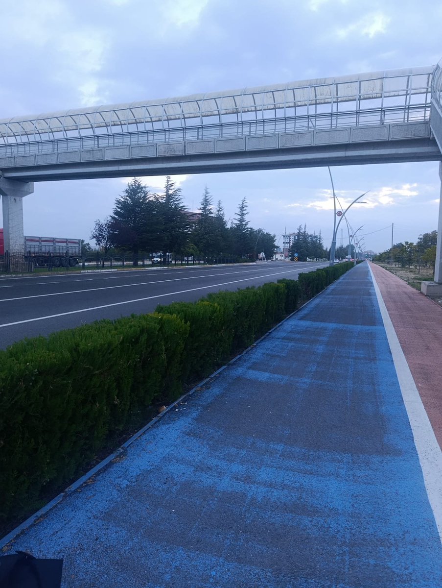 teknik0644's tweet photo. Hikaye şöyle; 

Yorgundu bana geldi 
Durdu dinlendi iyileşti 
Beni yordu ve gitti. https://t.co/NVcd3CODP8