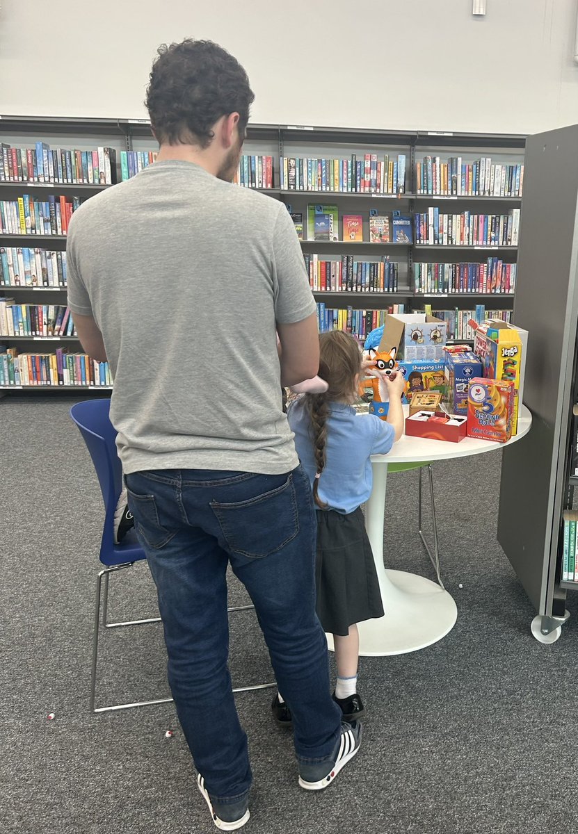 HaltonLibraries's tweet photo. Looking for free family fun?😁
Did you know that you can 
🎲 Play board games🧱 Build something amazing with LEGO📚 Pick up some awesome books
These are just some of the great things we have on offer! 📚🎲🧱 Come along and see for yourself 
😁
https://t.co/3D9mwozu5S
HH https://t.co/N8AAVEi12g