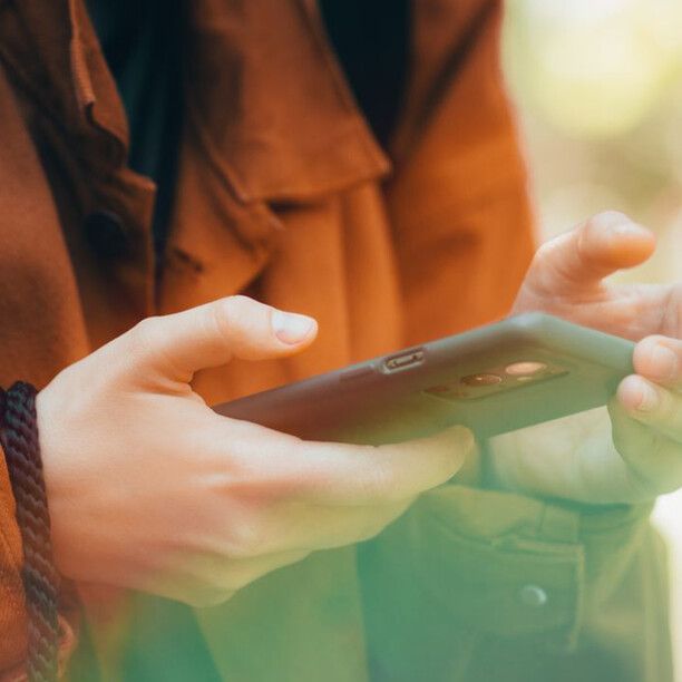 uoftmedicine's tweet photo. Our health isn't only shaped by where we live, work and learn, but also by the digital environments in which we spend our lives. @UofT_PT Prof. Jay Shaw's research looks at how increasing digitization shapes our well-being. https://t.co/ONPnfpQ458 https://t.co/xVvcxlQ9CY