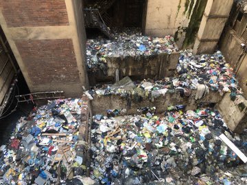 SurecaseM's tweet photo. @Blackieswart_ Sies @Lesufi @DadaMorero @CityofJoburgZA @CyrilRamaphosa
@MbalulaFikile @MYANC @GautengANC @TrafficRTMC 

Corruption, Tenderprenuership, BEE + MEDIOCRITY have ruined what was once Africa's industrial hub.

 Joburg is turning to Lagos right infront of our eyes.
🤮🤮🤮🤮🤮🤮🤮 https://t.co/XjzzouE74Z