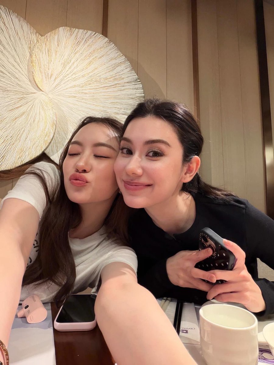 sebeningnaya's tweet photo. after work routine, ngajak makan pacarku as a reward for being pretty and hardworker today. <3 https://t.co/HF7XlT8lc9