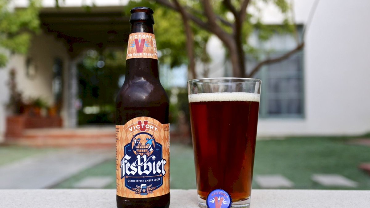 BeerOfTheDay's tweet photo. Beer of the Day for Oct 5th: Victory Festbier from Victory Brewing Company (https://t.co/MqYT7ztPb4) in Downingtown, PA. #drinklocal #ilovebeer #craftbeer #beersnob #beer #beertography #beergeek #lovebeer @VictoryBeer https://t.co/SdjittvKHB