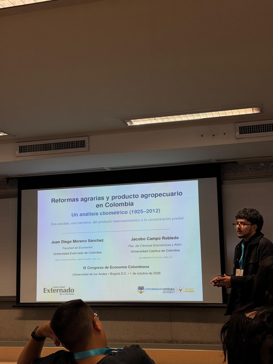 EconomiaUext's tweet photo. 📚 Juan Diego Moreno Sánchez y Jacobo Campo Robledo participaron en el IX Congreso de Economía Colombiana con su investigación sobre reforma agraria.

📊 El estudio analiza los efectos de la adjudicación de baldíos sobre la tierra y el agro en Colombia. 🇨🇴🌱 https://t.co/7f75ZR22II