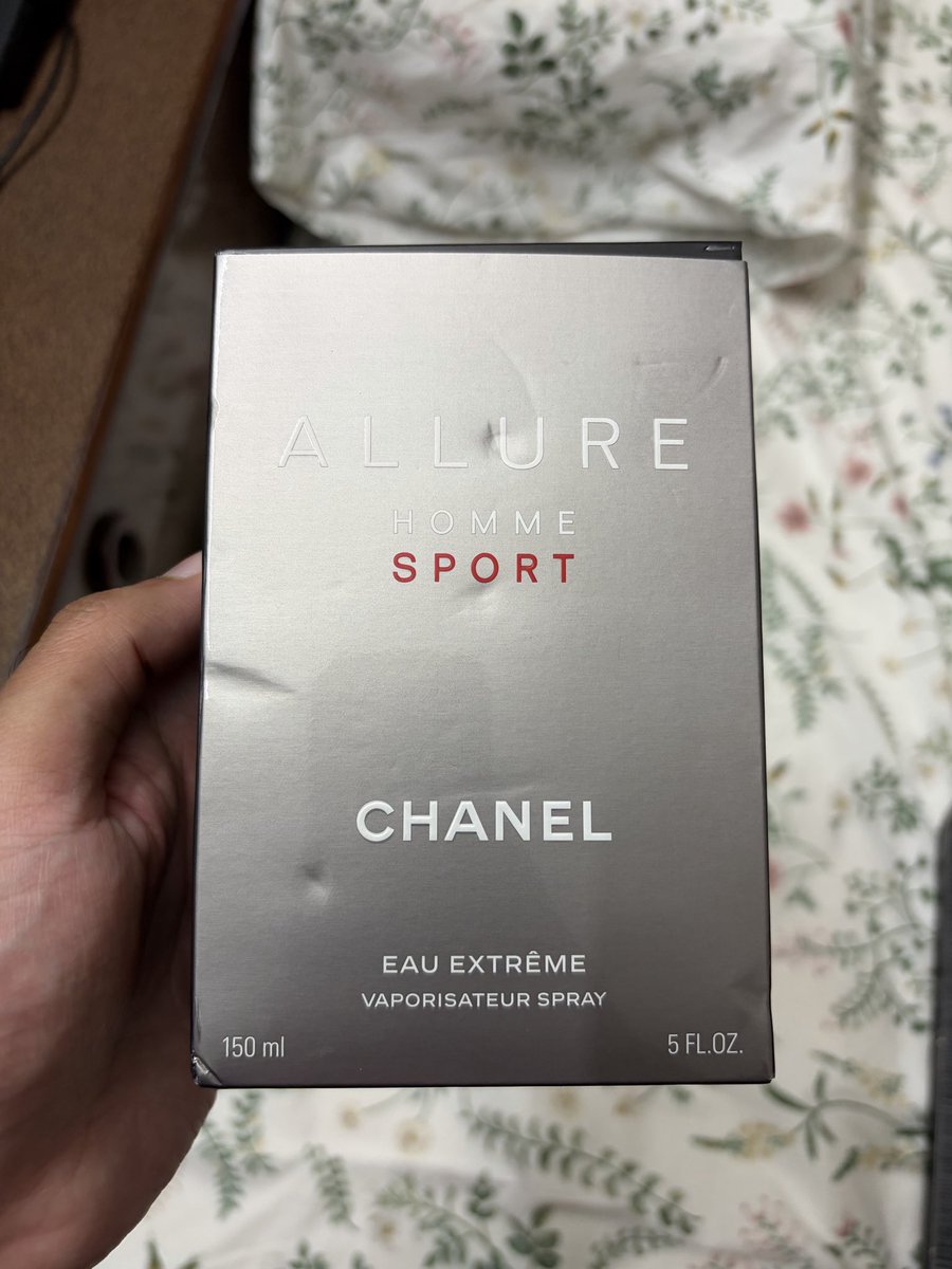 AayushV's tweet photo. @DelhiDutyFree @CHANEL Received fake ALLURE HOMME SPORT EAU EXTREME bottle from delhi duty free store. https://t.co/jZJHtDuM81