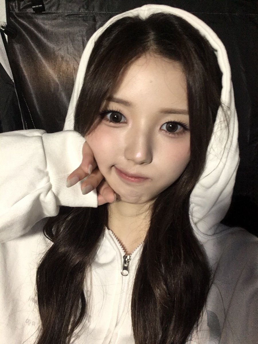 Cel3ius's tweet photo. 261006 지우 코스모톡🤍🤍

#tripleS #트리플에스 #JiWoo #이지우 https://t.co/5EAtJdn7fs