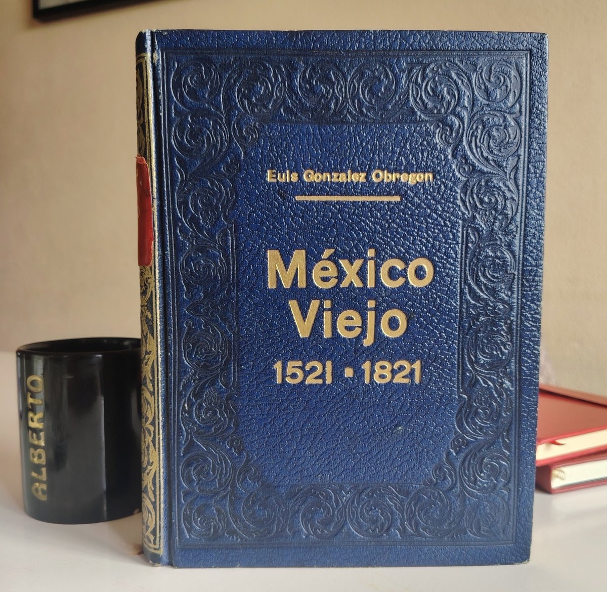 jamsalazar's tweet photo. Otro de los ejemplares que vale la pena leer en octubre y noviembre: "México viejo" del cronista e historiador Luis González Obregón.

#CDM #CaminarelCentroHistórico https://t.co/bPCe4Dwk9w