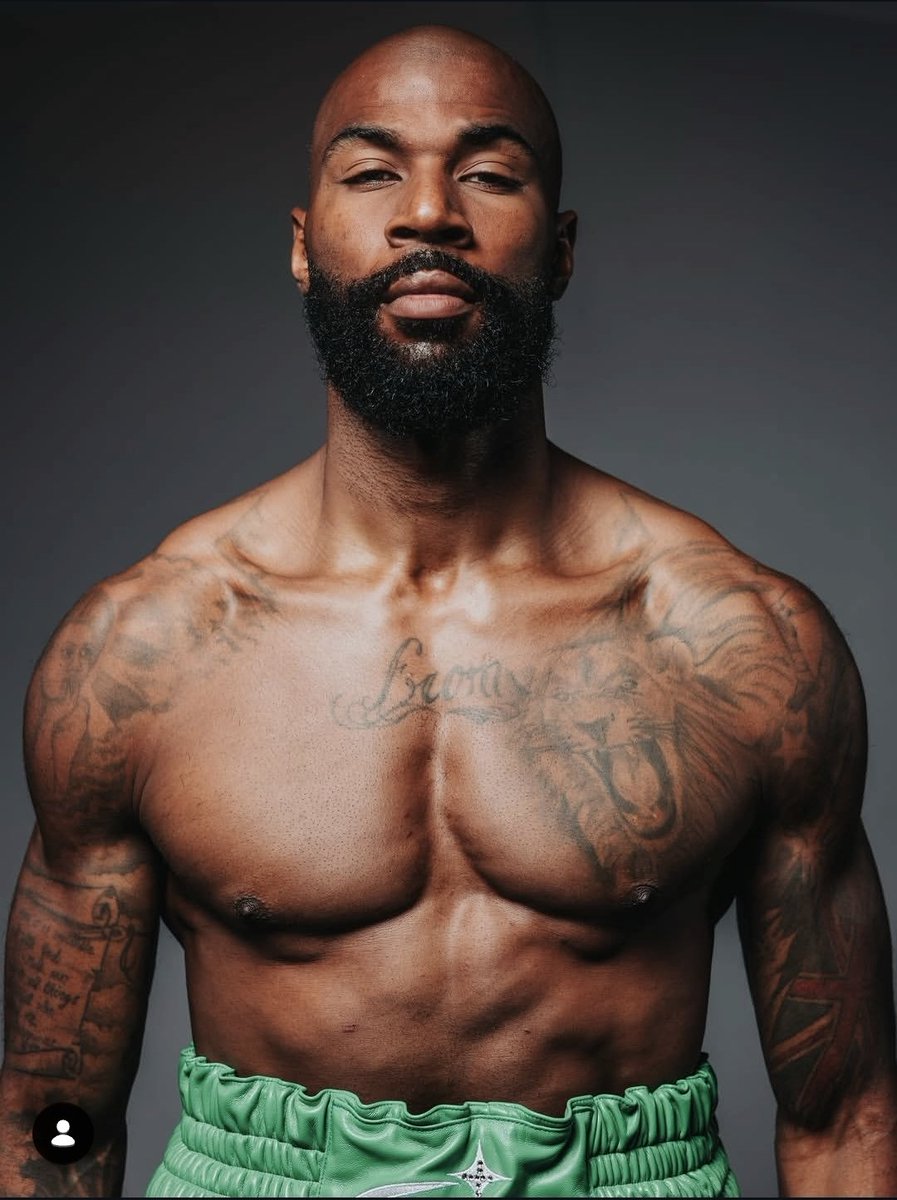 PoojaMedia's tweet photo. Former BBNaija star, Mike has challenged Carterefe &amp; asked him to accept after speaking with Balmoral Promotions. 

Carterefe will run 😭🤣 https://t.co/E3FlDJsLFw