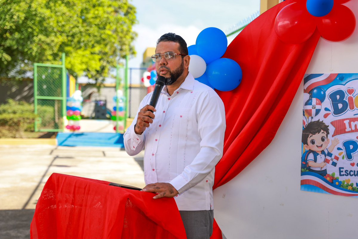 DistritoTapia's tweet photo. 🏫✨ ¡Más espacios para una educación de calidad!
director distrital Rodolfo Martín Cruz Martínez dejó inaugurada mediante el tradicional corte de cinta, una nueva aula del Nivel Inicial en la escuela Antonio Villar del
coco, Villa Tapia
@EducacionRDo 
@LMDECAMPS 
@regional7 https://t.co/VogUl1bBh8