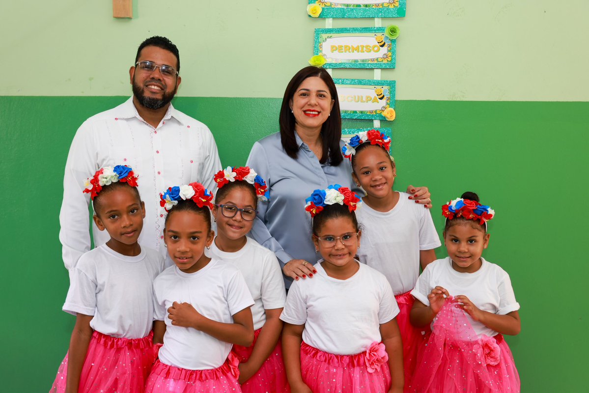 DistritoTapia's tweet photo. 🏫✨ ¡Más espacios para una educación de calidad!
director distrital Rodolfo Martín Cruz Martínez dejó inaugurada mediante el tradicional corte de cinta, una nueva aula del Nivel Inicial en la escuela Antonio Villar del
coco, Villa Tapia
@EducacionRDo 
@LMDECAMPS 
@regional7 https://t.co/VogUl1bBh8