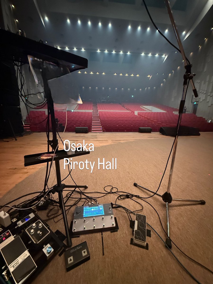 yas_nakajima_'s tweet photo. 「明日海りお FCイベント2026 〜miri*palette〜」
東京ニッショーホール2Days、大阪森ノ宮ピロティホール2Days。全7公演。

#明日海りお さんのライブにギタリストとして初参加させて頂きました。様々なスタイルの楽曲を多彩な表情、圧倒的な表現力で歌唱される明日海さんがとても印象深かったです。

ギターと歌だけで始まる楽曲があったり、とても思い入れのあるステージとなりました。

明日海さん、バンマスの島本道太郎さんをはじめスタッフの皆様、バンドメンバーの皆様、会場で素晴らしい時間を共有して頂いた皆様、ありがとうございました。またお会いできる日が来ますように。yas

#みりぱれっと
#みりぱれ