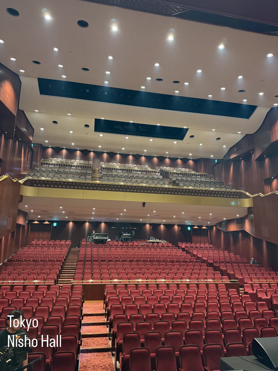 yas_nakajima_'s tweet photo. 「明日海りお FCイベント2026 〜miri*palette〜」
東京ニッショーホール2Days、大阪森ノ宮ピロティホール2Days。全7公演。

#明日海りお さんのライブにギタリストとして初参加させて頂きました。様々なスタイルの楽曲を多彩な表情、圧倒的な表現力で歌唱される明日海さんがとても印象深かったです。

ギターと歌だけで始まる楽曲があったり、とても思い入れのあるステージとなりました。

明日海さん、バンマスの島本道太郎さんをはじめスタッフの皆様、バンドメンバーの皆様、会場で素晴らしい時間を共有して頂いた皆様、ありがとうございました。またお会いできる日が来ますように。yas

#みりぱれっと
#みりぱれ