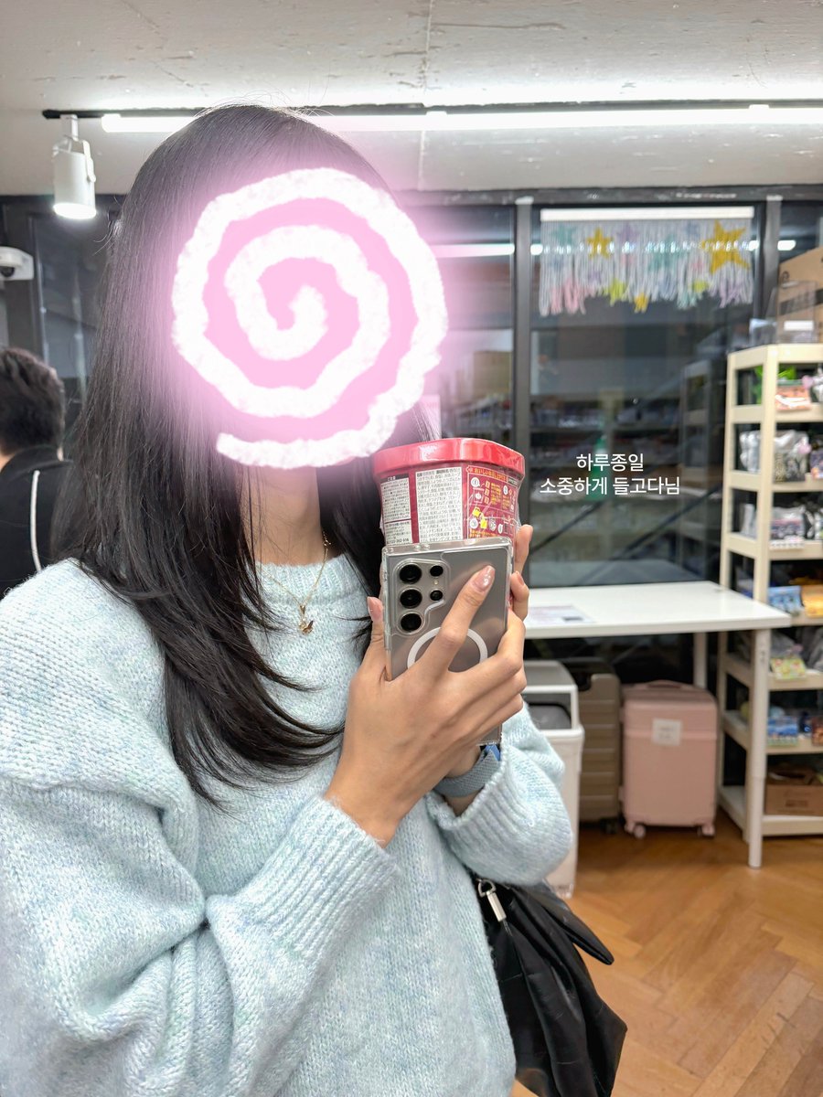 r0om921's tweet photo. 오늘도 완전 행복진 하루 👩🏻‍❤️‍💋‍👩🏻👩🏻‍❤️‍💋‍👩🏻💕 https://t.co/Uj1Em1lOL2