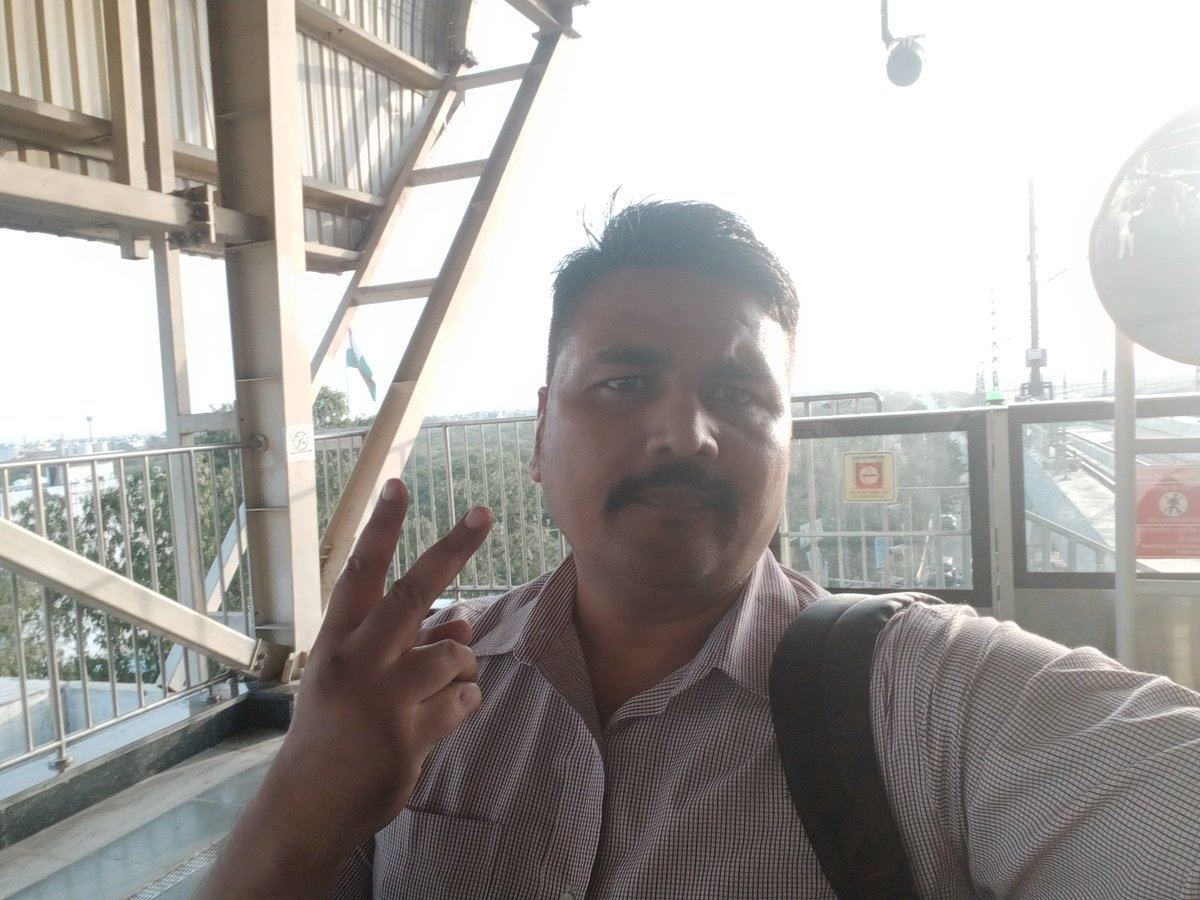 vikrantrajliwal's tweet photo. मंजिलो से भी प्यारा है ये सफ़र https://t.co/w5pRjoKgAO