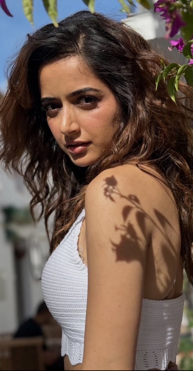 PVBharath14's tweet photo. #AshikaRanganath 🤍😘🔥🔥 https://t.co/gspL7ZlwxE