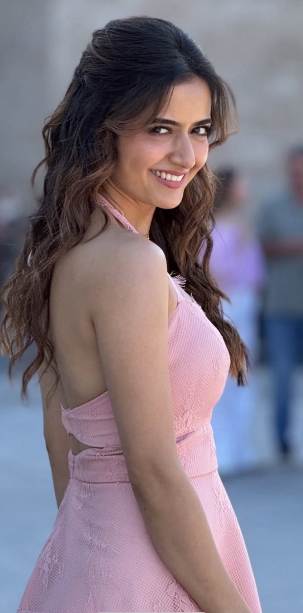 PVBharath14's tweet photo. #AshikaRanganath 🤍😘🔥🔥 https://t.co/gspL7ZlwxE