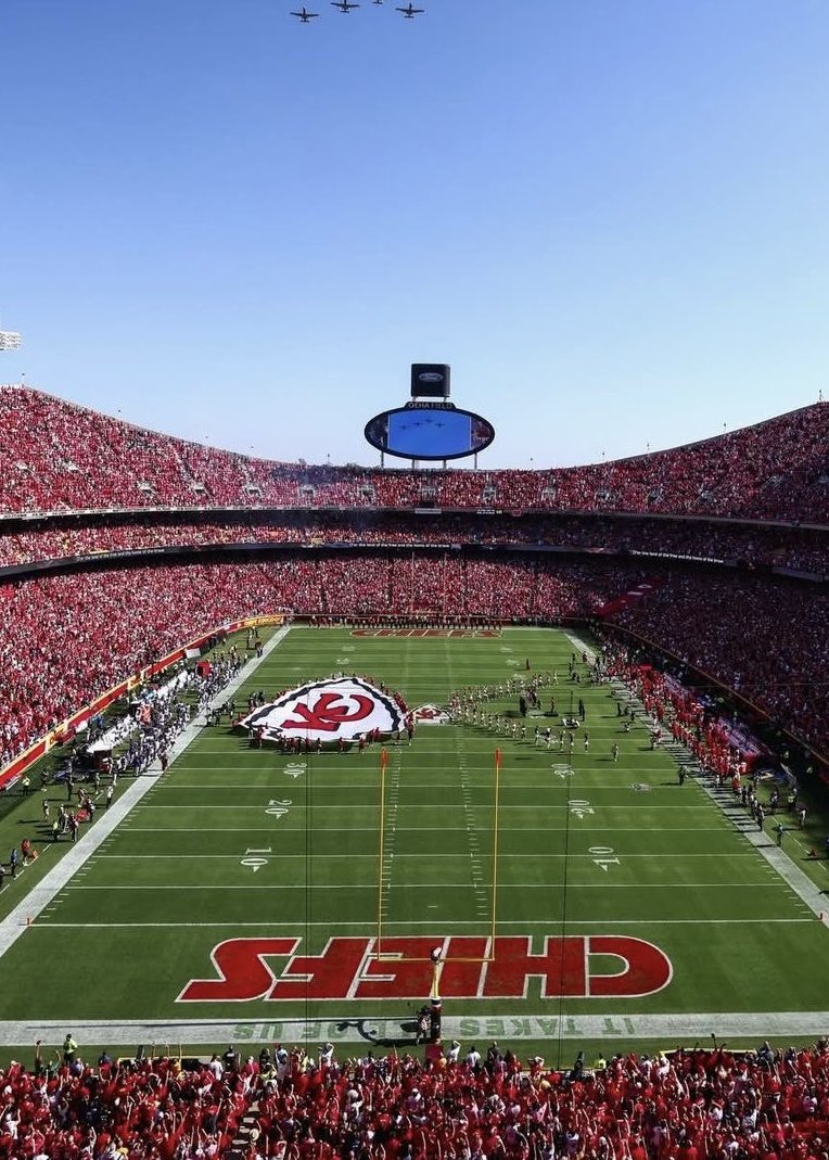 PolymarketSport's tweet photo. 🚨JUST IN: Tyreek Hill’s agent has confirmed multiple teams are interested in signing the veteran wide receiver 

The Chiefs have been in constant contact with Hill https://t.co/krPQVnYFEN