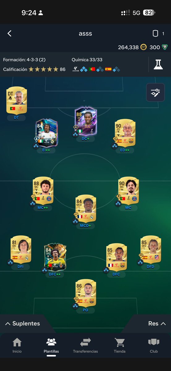 AriEmiliano's tweet photo. @_Ivan_alcaraz04 @JuniorSintress muchas gracias por las observaciones bro, solo que ayer me di cuenta que me faltaba poco para la galería y me salió Okocha hilo gráfico jajaja, ahora estoy viendo comprar a valencia con tokens, ponerlo de lateral. quitar a tchoameni y recorrer a llorente de mc https://t.co/5kP7GLw42F