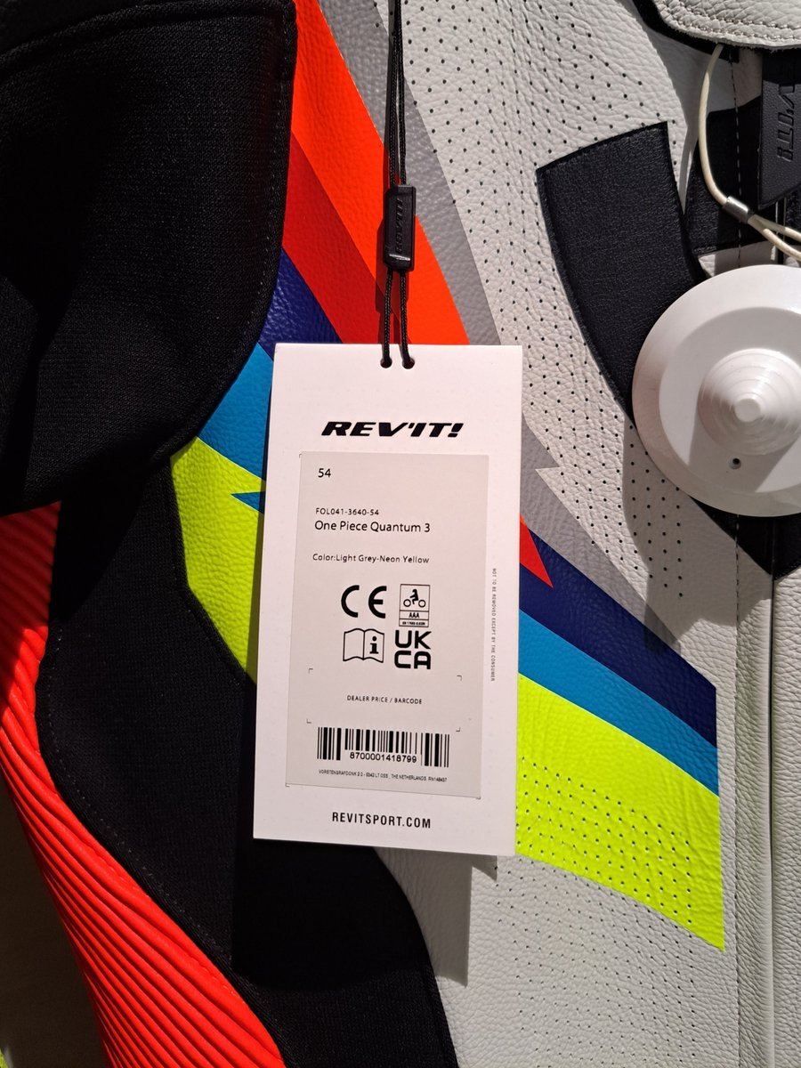 BikerLoverPh's tweet photo. One Piece Rev'it! Quantum 3
The Light Grey-Neon Yellow variation looks soooo 👀!

Aghhh I want it! 🥺

#leatherbiker #gearfetish #bikerfetish #bikersuit #leatherfetish #bikerfetish
#fetishph #fetishmnl #bikermnl #leathermnl #bikerph #leatherph https://t.co/fSDxeyWP51