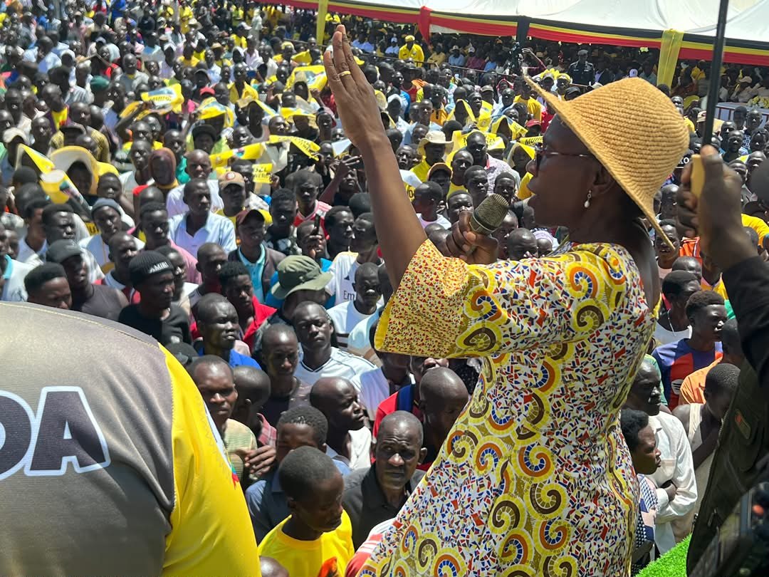 HonAsababrian90's tweet photo. One region. One voice. One choice. 🔥
Thank you Lira, for endorsing our freedom fighter. MK continues! 🇺🇬
@mkainerugaba @DaudiKabanda @Judith_Mukidi @BagaayaP https://t.co/p600Y1iNQJ