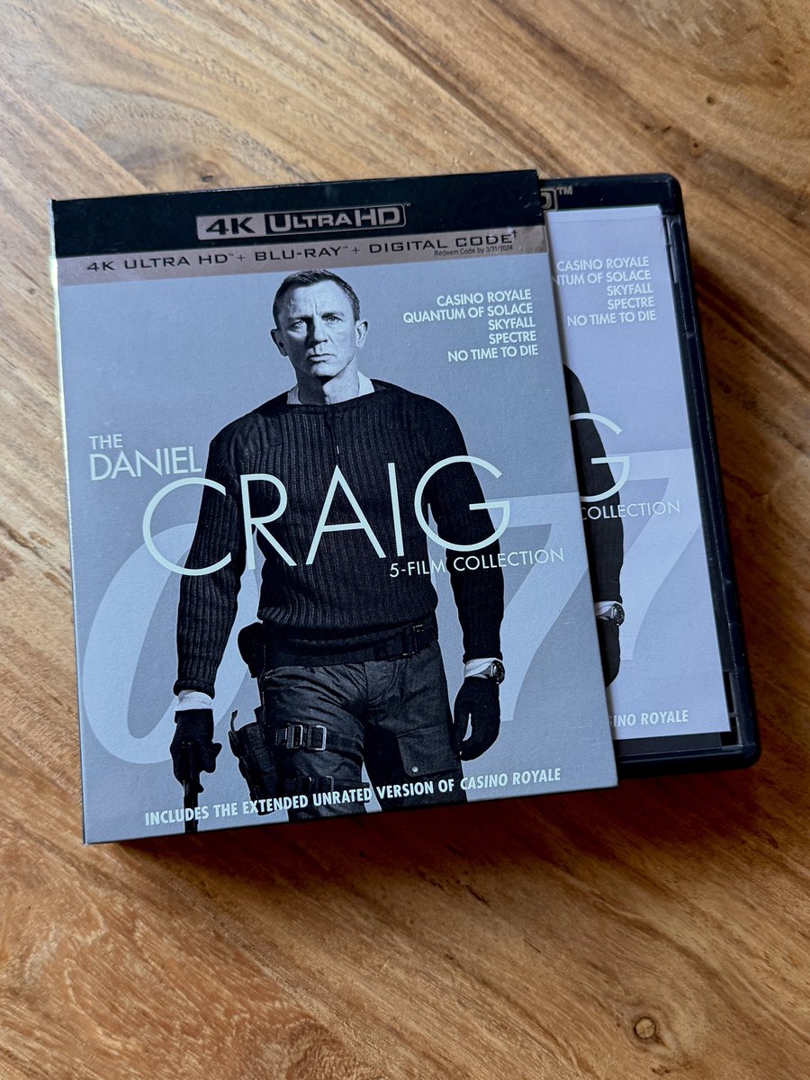 hdreport's tweet photo. @007 The Daniel Craig marathon starts now… https://t.co/F9jqQIroEr