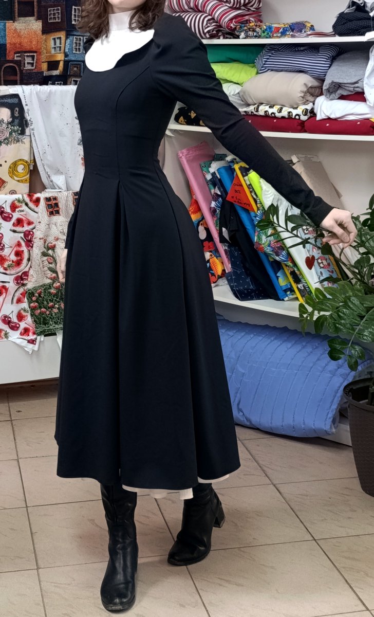 HidariYana's tweet photo. I don’t really do cosplay, but I really wanted to accurately recreate Alice’s dress. Safe to say I gave the atelier quite a challenge, haha. Still need to tweak the collar and shoulders, plus add some ruffles to the petticoat https://t.co/bYmXRpy3LD