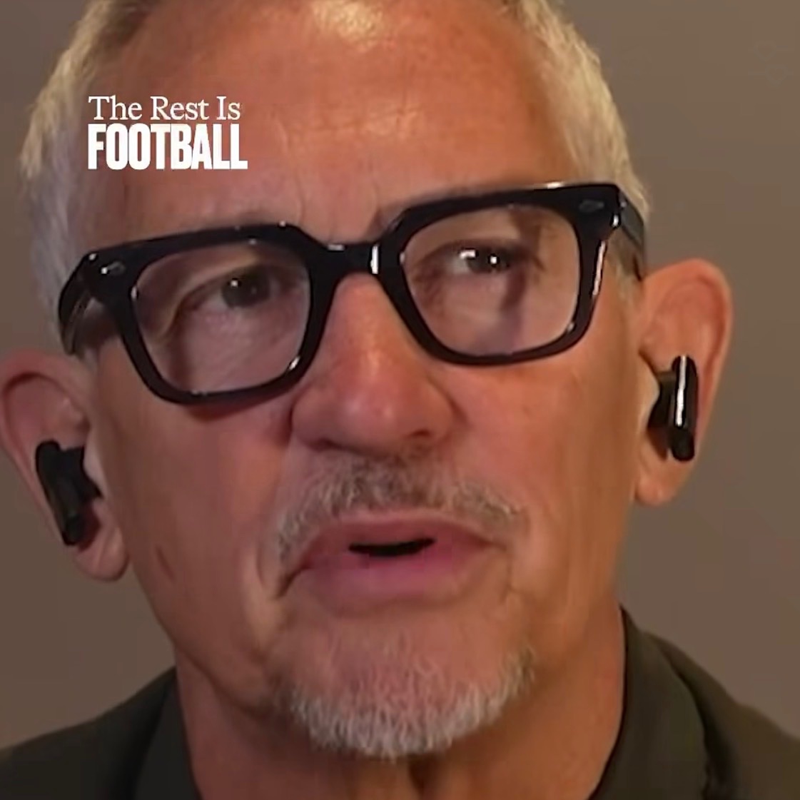MadridXtra's tweet photo. 🚨 Gary Lineker: “Jude Bellingham has the power, pace and ability of Gerrard.

He’s almost got the passing ability of Paul Scholes.

He’s got the finishing of Frank Lampard.” @RestIsFootball 🏴󠁧󠁢󠁥󠁮󠁧󠁿 https://t.co/UhYDNwnKMt