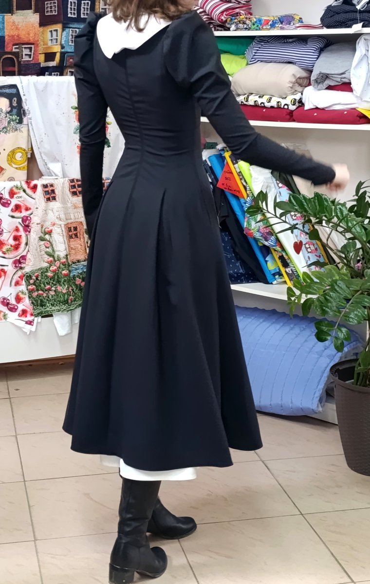 HidariYana's tweet photo. I don’t really do cosplay, but I really wanted to accurately recreate Alice’s dress. Safe to say I gave the atelier quite a challenge, haha. Still need to tweak the collar and shoulders, plus add some ruffles to the petticoat https://t.co/bYmXRpy3LD