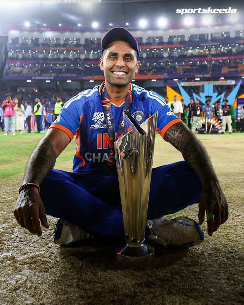 RoKoRaja's tweet photo. From lifting the T20 World Cup trophy as India’s captain 🇮🇳🏆

To losing the captaincy…

To being dropped from Team India…

And now, despite making himself available for Ranji Trophy, Suryakumar Yadav has been left out of Mumbai’s Ranji squad. 💔

Keep fighting, Surya. ☀️🇮🇳 https://t.co/p3NIAYQHAt