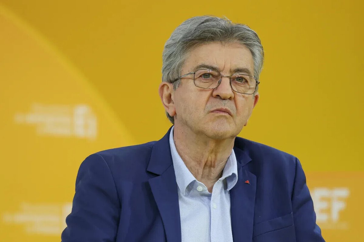 BFMTV's tweet photo. 🔴 EN DIRECT
Colère des lycéens: Jean-Luc Mélenchon affirme qu'il s'agit du "plus puissant mouvement de jeunesse lycéenne et étudiante" depuis 1968
https://t.co/FCtzfBr3E8 https://t.co/8Su6HQb2Gs