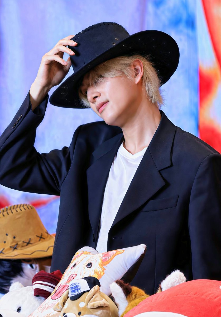 jakevyzz's tweet photo. 🤠❤️‍🔥
he's so attractive🔥 https://t.co/ay1YMXFLiR