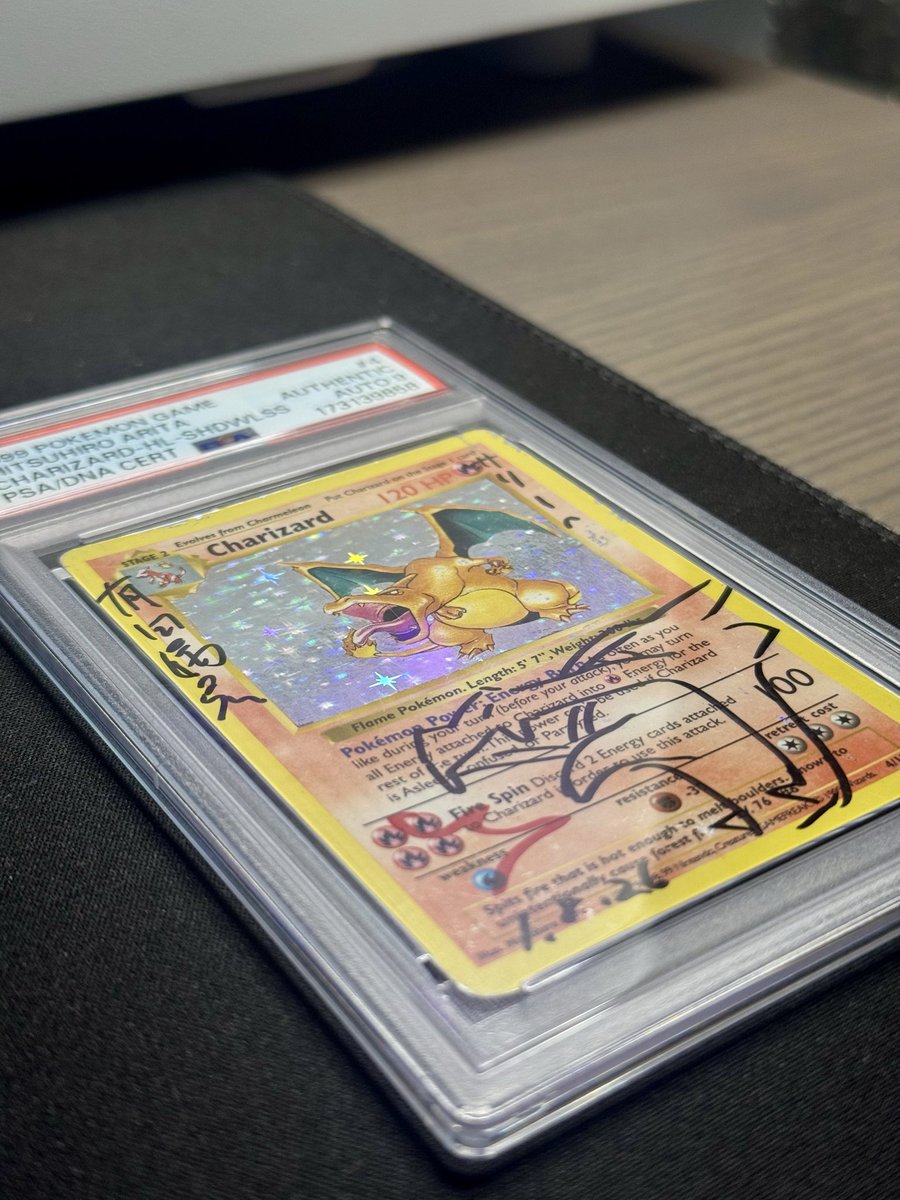 Meowi_Collect's tweet photo. Now have you ever seen a mirror holo shadowless charizard before??👀

Signed and sketched by @MitsuhiroArita 

#Pokemoncards #TCG #Pokemon #mitsuhiroarita https://t.co/FIotUl5fev