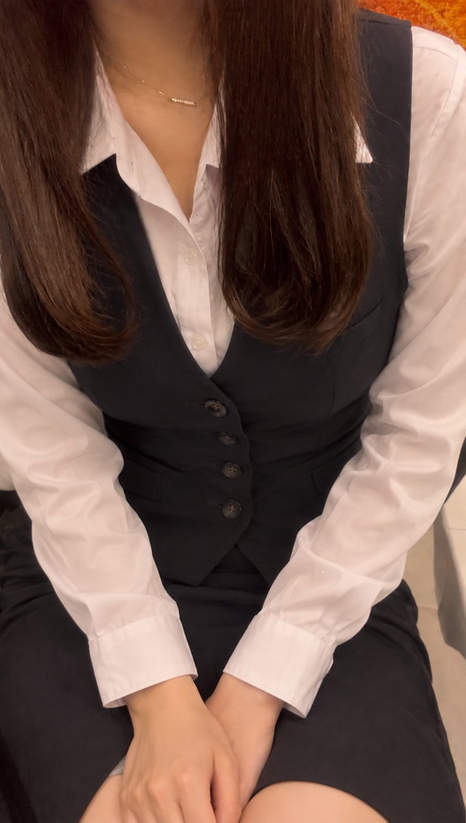 Creepypasta567's tweet photo. 那珂川でひっそりと事務員生活してますー笑 https://t.co/6R8cKcnXGA