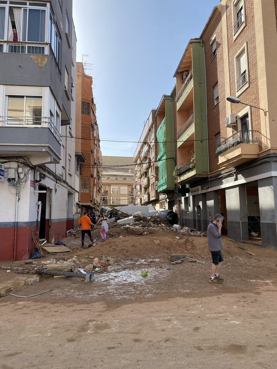 maarioderueda's tweet photo. Sí, en Valencia nos acordaremos de la DANA al votar.

➡️Del “si quieren más recursos, que los pidan”

➡️De los 4 días que pasamos SOLOS y abandonados por el Gobierno.

➡️De que asaltaron RTVE con los muertos todavía calientes.

Nos acordaremos del Galgo de Paiporta. https://t.co/e8h9kmLppP