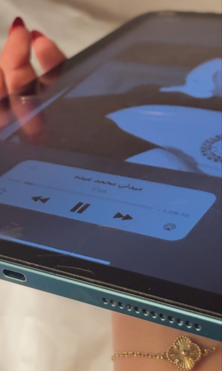 _illf1's tweet photo. « أنا داري إنك رغم هذا الحسن والكبر ! 
تسولف مع العالم — وقلبك يراقبني »

/ ثقة مكانة فهد السعد وأنا كذالك https://t.co/ccLDbiCTxk