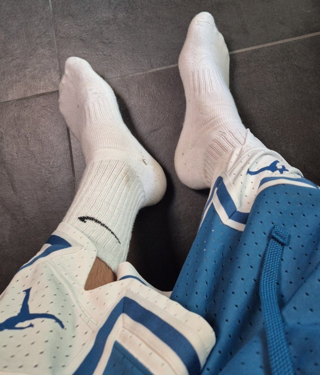 Master_Jacox's tweet photo. 🇮🇹 Ti calpesto con le mie calze sudate 😂🥱 https://t.co/vyfLsG9TAo