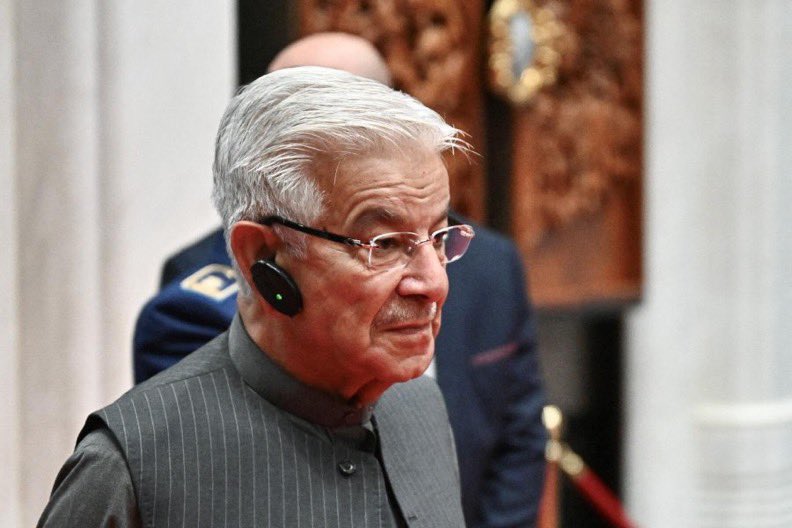 TheTruthUn1661's tweet photo. Defence Minister Khawaja Asif Arrives in Riyadh for Meeting Under Mecca Joint Defence Agreement.

#LaCasaDeLosFamososCol3 #ラヴィット #DigitalBlackoutlran https://t.co/g2171H3hqN