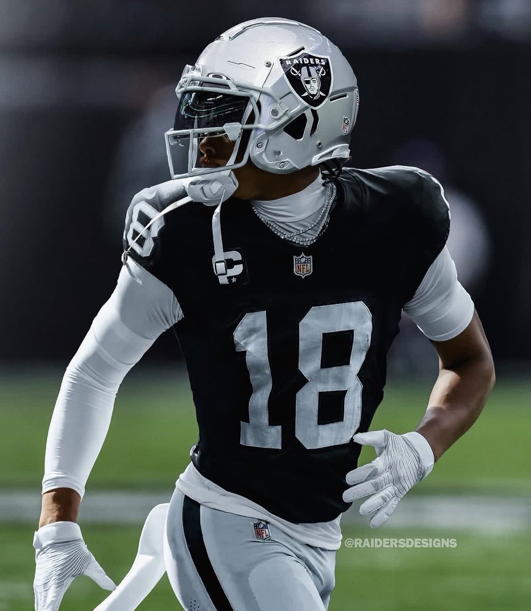 RokeaDaRaider's tweet photo. We have tom brady at 23 (doza), barry sanders at 22 (jeanty), rob gronk at 23 (brock), darrelle revis at 22 (masses) and soon to be jerry rice at 27 (jettas). THE STARS ARE ALIGNING ⭐️ Be patient #RaiderNation #Raiders #NFL 

graphic by @raidersdesigns 📸 https://t.co/zGZVDcfRx6