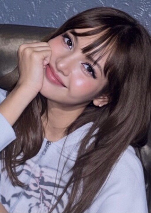 hourlydollisa's tweet photo. how to be so hot and cute 😭 https://t.co/XpF1l5mdZq