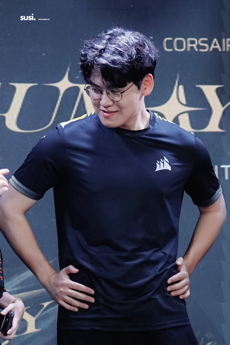 susi_gmys's tweet photo. 261004 Corsair 팬미팅

💪🏻

#구미유시 #GUMAYUSI #이민형
@gumayusi_min https://t.co/uIoa7rYoVR