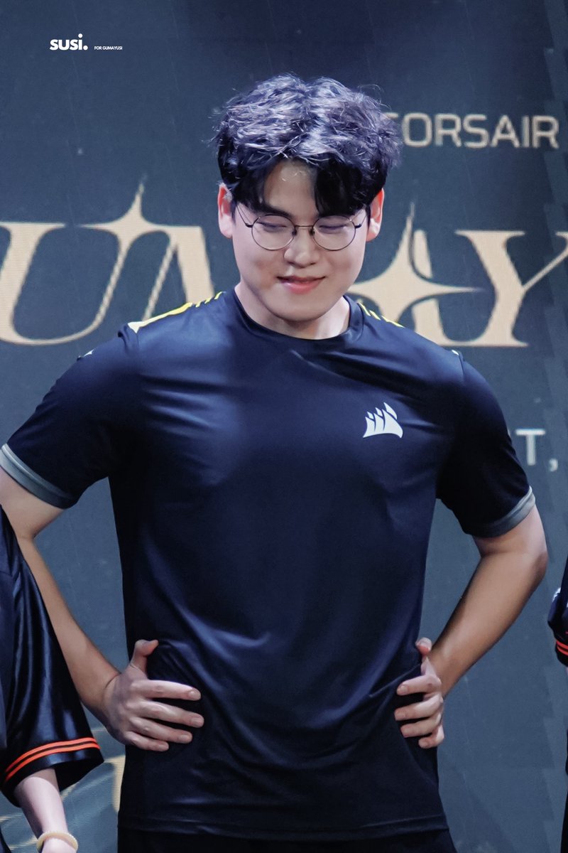 susi_gmys's tweet photo. 261004 Corsair 팬미팅

💪🏻

#구미유시 #GUMAYUSI #이민형
@gumayusi_min https://t.co/uIoa7rYoVR