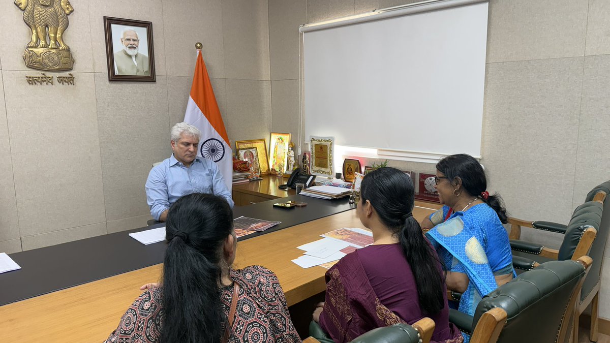 kgahlot's tweet photo. आज वसंत कुंज स्थित विधायक कार्यालय में आयोजित जनसुनवाई के दौरान क्षेत्र के विभिन्न हिस्सों से आए नागरिकों से मुलाकात कर उनकी समस्याओं एवं सुझावों को विस्तार से सुना।

जनता द्वारा उठाए गए विषयों को गंभीरता से लेते हुए संबंधित अधिकारियों को आवश्यक कार्रवाई के निर्देश दिए गए, ताकि समस्याओं का शीघ्र एवं प्रभावी समाधान सुनिश्चित किया जा सके।

जनसंवाद, जनसेवा और जनसमस्याओं का समयबद्ध समाधान हमारी प्राथमिकता है।