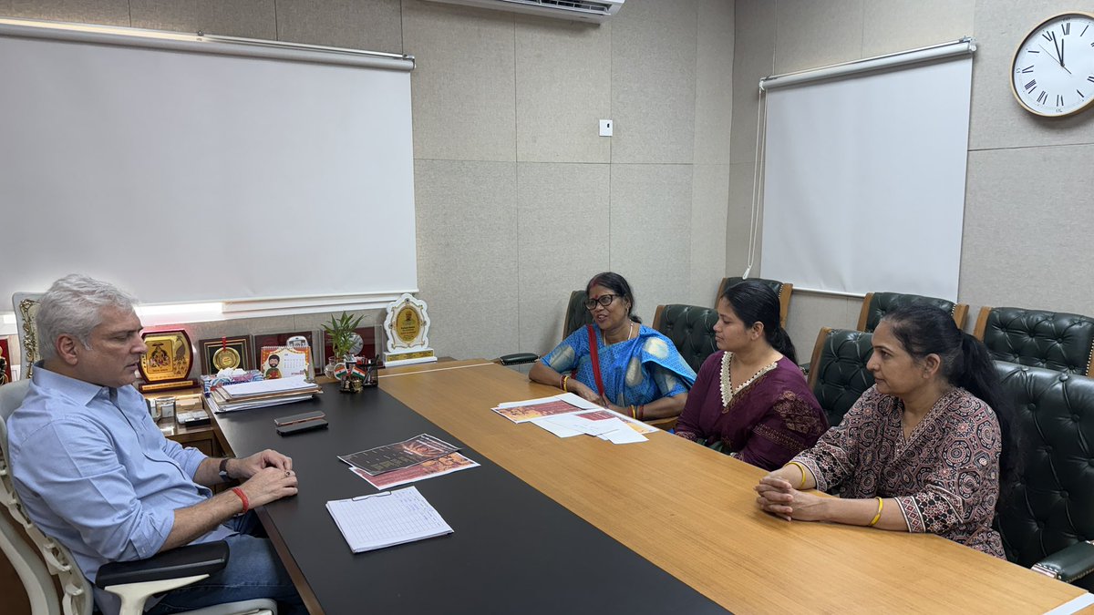 kgahlot's tweet photo. आज वसंत कुंज स्थित विधायक कार्यालय में आयोजित जनसुनवाई के दौरान क्षेत्र के विभिन्न हिस्सों से आए नागरिकों से मुलाकात कर उनकी समस्याओं एवं सुझावों को विस्तार से सुना।

जनता द्वारा उठाए गए विषयों को गंभीरता से लेते हुए संबंधित अधिकारियों को आवश्यक कार्रवाई के निर्देश दिए गए, ताकि समस्याओं का शीघ्र एवं प्रभावी समाधान सुनिश्चित किया जा सके।

जनसंवाद, जनसेवा और जनसमस्याओं का समयबद्ध समाधान हमारी प्राथमिकता है।