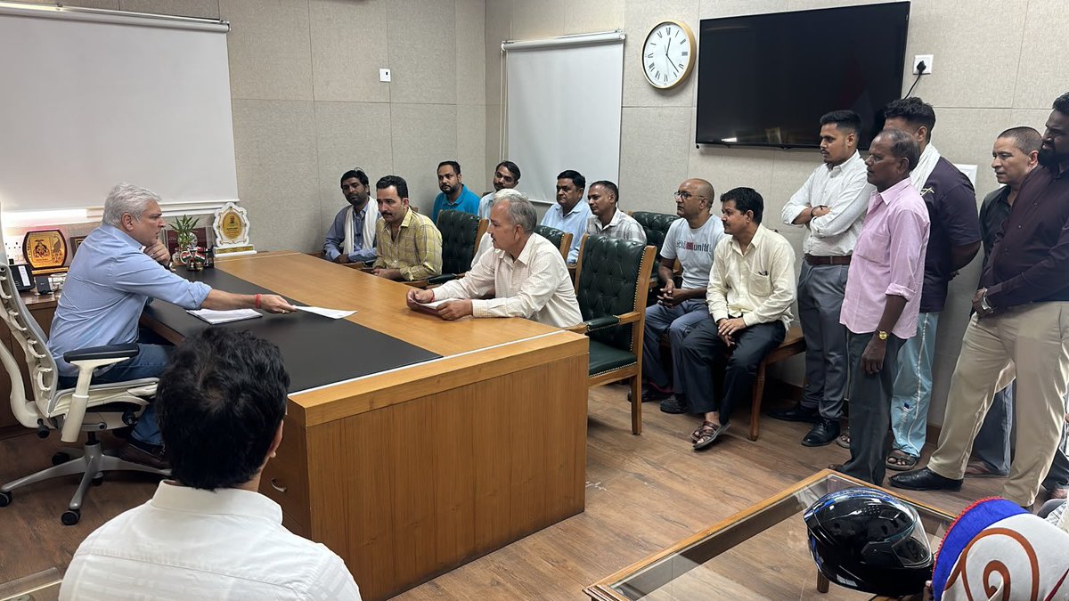 kgahlot's tweet photo. आज वसंत कुंज स्थित विधायक कार्यालय में आयोजित जनसुनवाई के दौरान क्षेत्र के विभिन्न हिस्सों से आए नागरिकों से मुलाकात कर उनकी समस्याओं एवं सुझावों को विस्तार से सुना।

जनता द्वारा उठाए गए विषयों को गंभीरता से लेते हुए संबंधित अधिकारियों को आवश्यक कार्रवाई के निर्देश दिए गए, ताकि समस्याओं का शीघ्र एवं प्रभावी समाधान सुनिश्चित किया जा सके।

जनसंवाद, जनसेवा और जनसमस्याओं का समयबद्ध समाधान हमारी प्राथमिकता है।