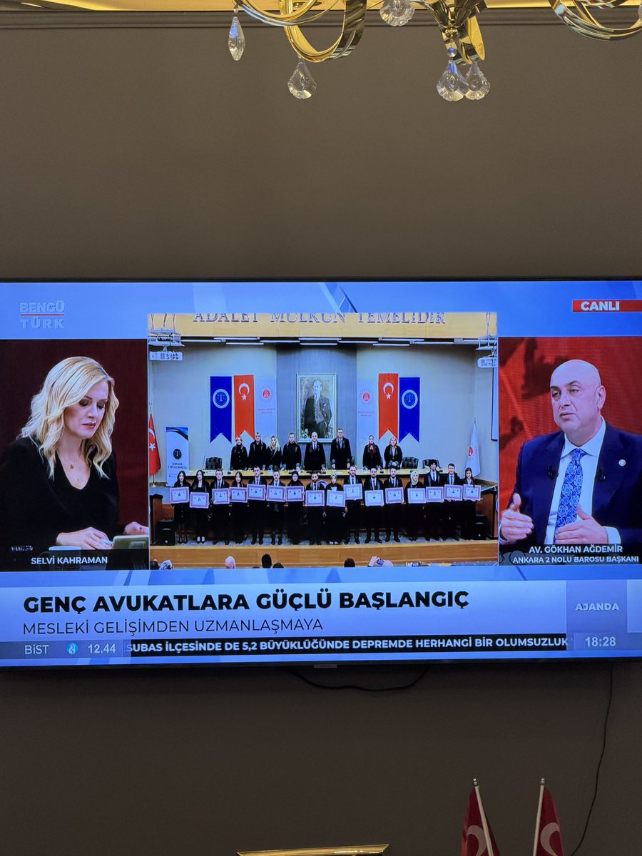 avemineeaslan's tweet photo. Adliyeler bizim adeta ikinci evimiz. Baro odalarımızın mesleğimizin saygınlığına ve meslektaşlarımızın konforuna yakışır hâle getirilmesi çok kıymetli. #SözünüTutanYolaDevamEder https://t.co/Au40uvP651