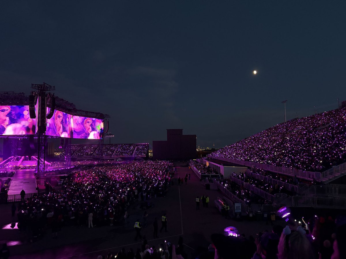 aastrazeee's tweet photo. Me on the other side of the world for a concert ✨

BTS, Toronto, August 2026 🇨🇦

#BTS_WORLDTOUR_ARİRANG https://t.co/esmnLepKX6