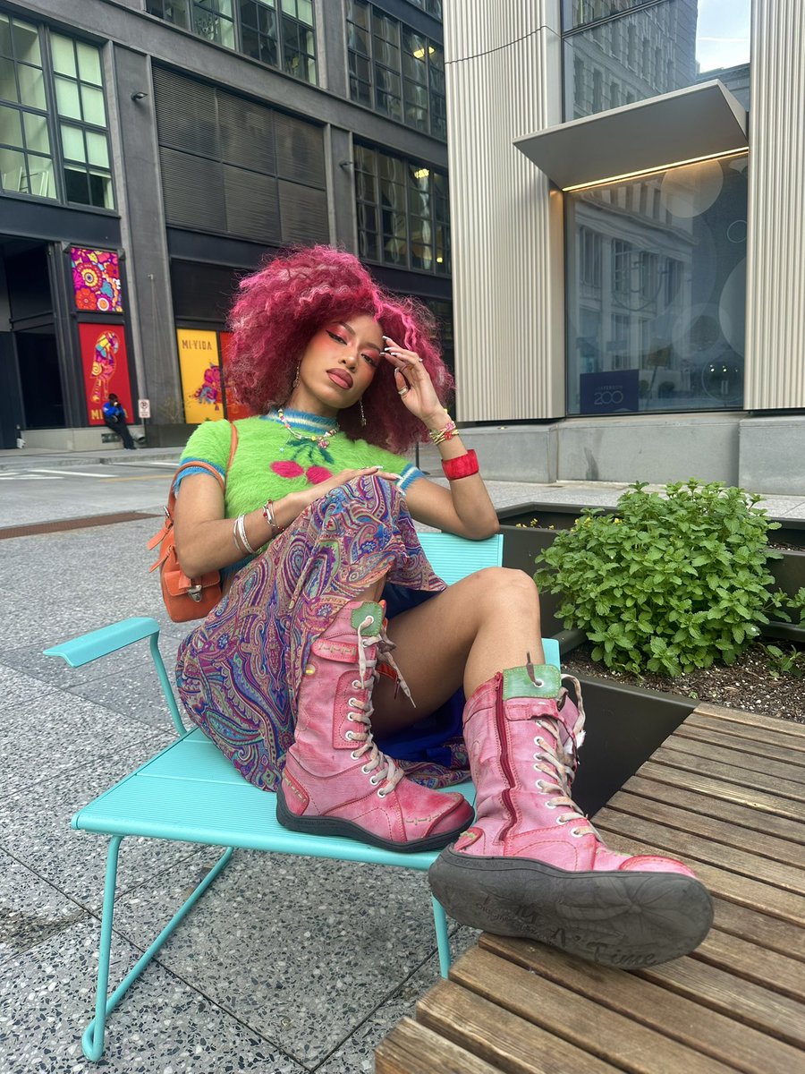 laurathelegs's tweet photo. and look tf good too 😔 https://t.co/qtAmj6tkMU