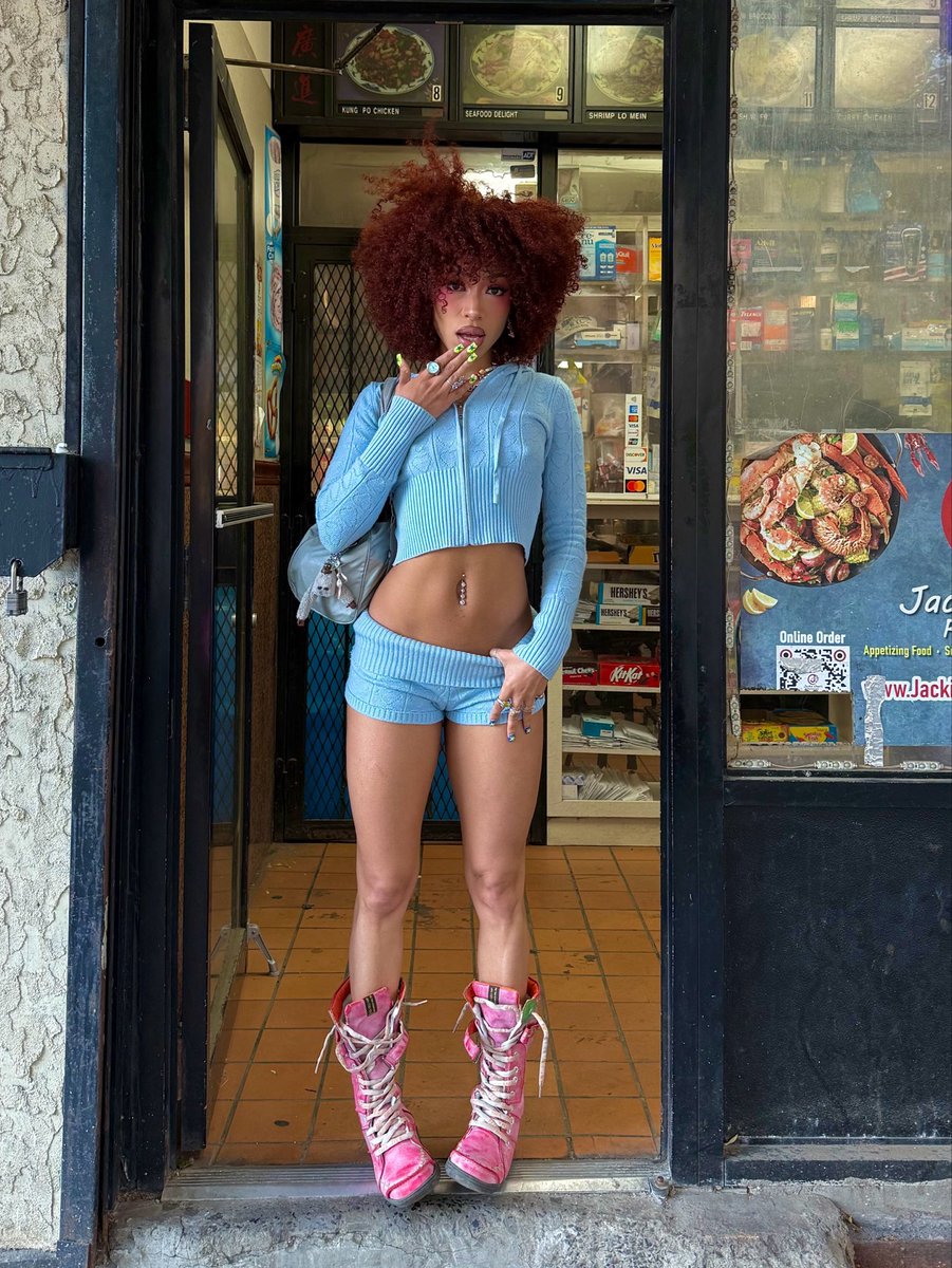 laurathelegs's tweet photo. and look tf good too 😔 https://t.co/qtAmj6tkMU