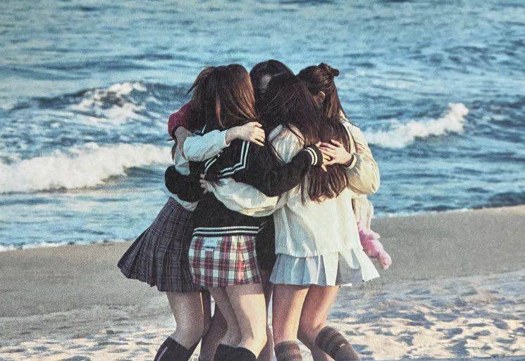 giveupdontup's tweet photo. Please boycott the new content from ADOR. Do it for the girls, they love each other so much. Do you really think Mhhh needs your support when they're doing all this to Danielle? https://t.co/AUAYXnxrYG